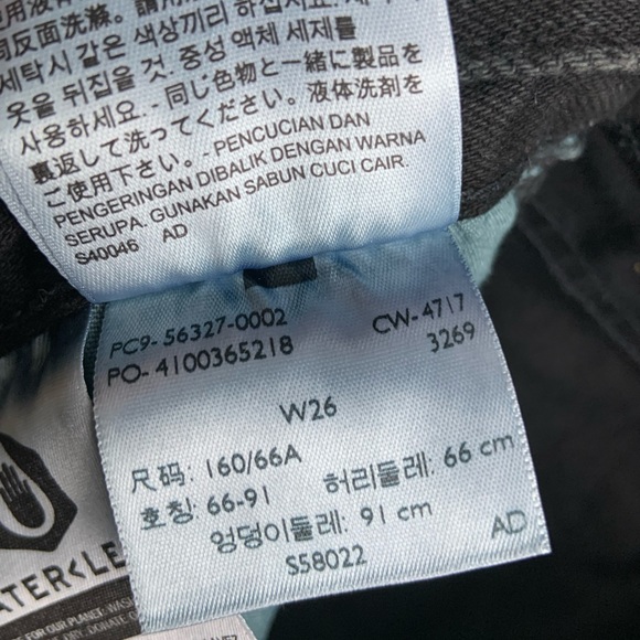 (2 for $20) Black Levi’s 501 cutoff shorts - Size 26 - Picture 3 of 3